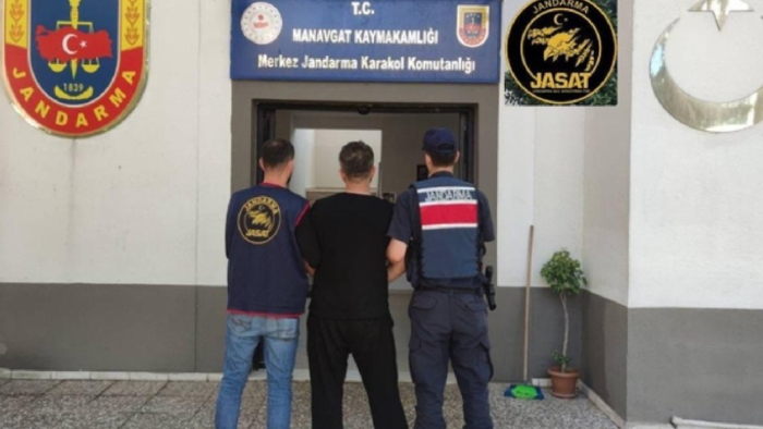 Manavgat’ta 14 Yıl Hapis Cezalı Uyuşturucu Taciri Parkta Yakalandı