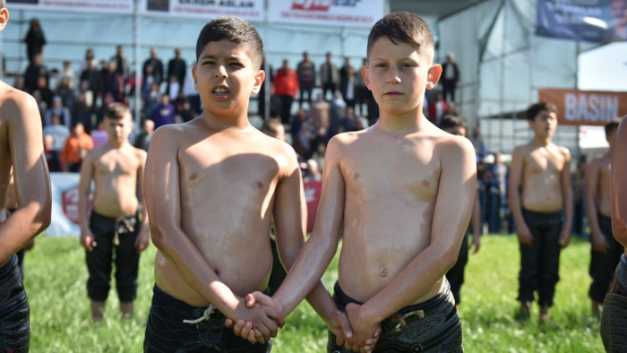 Antalya Kepez’de Yağlı Güreş Heyecanı 12 Yıl Sonra Yeniden Başladı