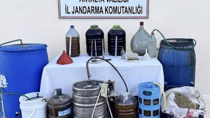 Kumluca’da Kaçak Alkol Operasyonu: 800 Litre Ele Geçirildi