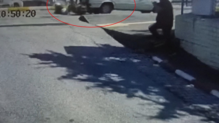 Manavgat’ta Elektrikli Bisiklet Kazası Kamerada: Sürücü Aracın Altına Girdi