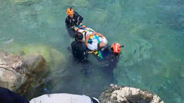 Konyaaltı’nda Kayalıklardan Düşen Şahıs AFAD ve Sahil Güvenlik Tarafından Kurtarıldı