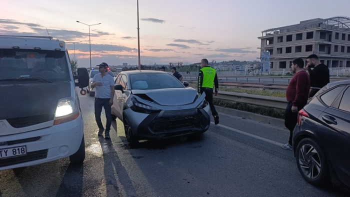 Manavgat'ta 3 araçlı zincirleme kaza: 2 yaralı