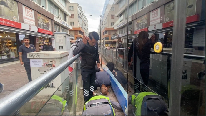 Tramvayın Altındaki Yavru Kedi İçin Seferberlik: 20 Dakika Sonra Kurtarıldı