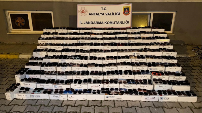Alanya’da 10 Milyonluk Kaçak Gözlük Operasyonu