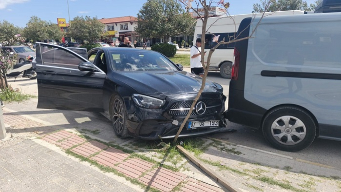 Antalya’da Zincirleme Kaza: 4 Yaralı
