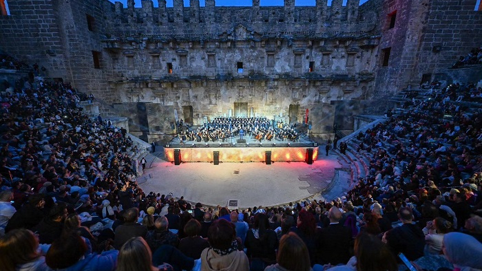 Aspendos’ta 170 Öğretmenden Muhteşem Konser: “Kökten Geleceğe Maarif Yolcuları”