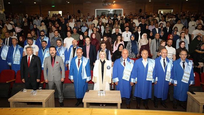 Akdeniz Üniversitesi İlahiyat Fakültesi’nde 120 Öğrenci Mezun Oldu