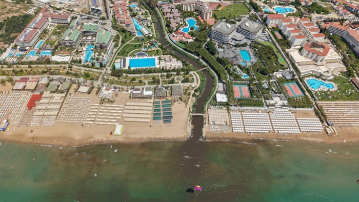 Manavgat Evrenseki Sahili Kahverengiye Büründü: Turistler Kaçtı!