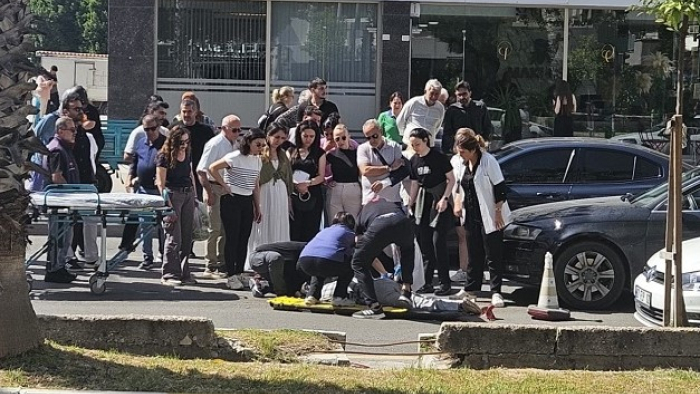 Antalya'da Yaya Geçidinde Feci Kaza: Motosikletli Yaralandı