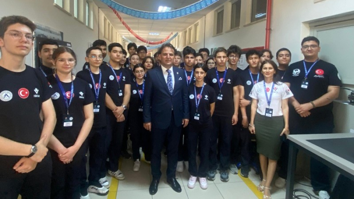 Aksu Uçak Bakım Lisesi’nde bilim fuarı açıldı