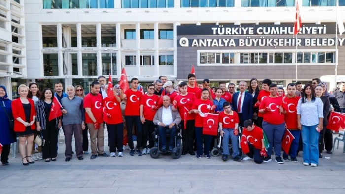Özel bireyler bir günlüğüne asker oldu