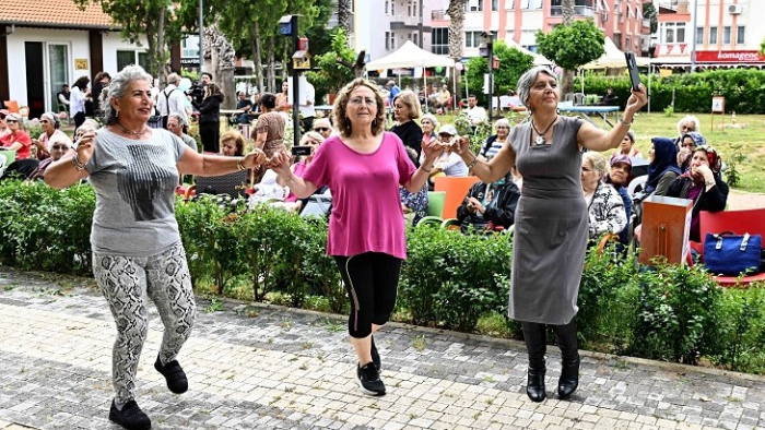 Muratpaşa'da Yaşlılar Bahar Şenliğinde Coştu!