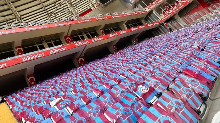 Trabzon Büyükşehir Belediyesi, Antalya Stadyumu'nu bayraklarla donattı