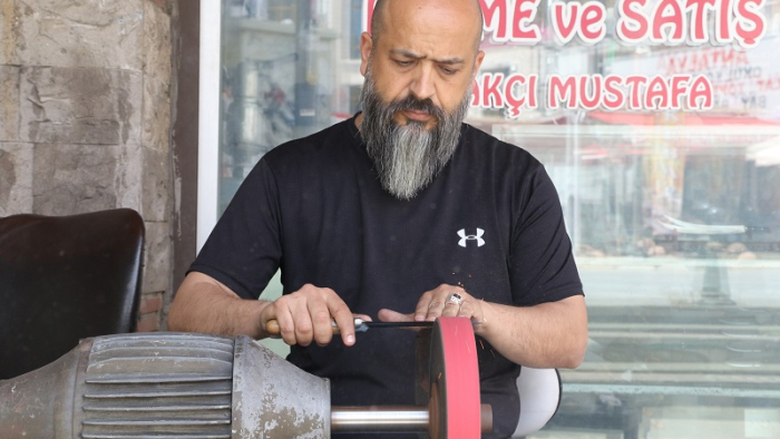 Antalya'da bıçakçılarda bayram mesaisi