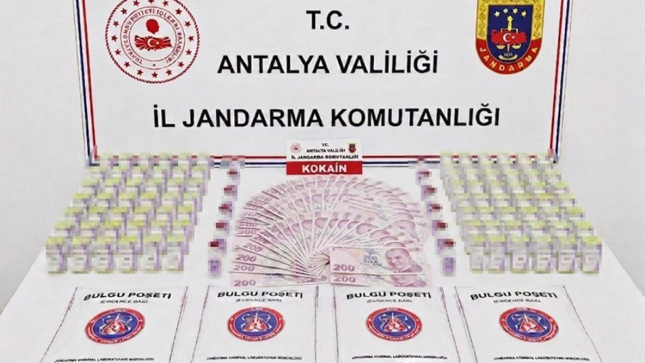 Antalya’da turistlere uyuşturucu satan 15 kişi tutuklandı