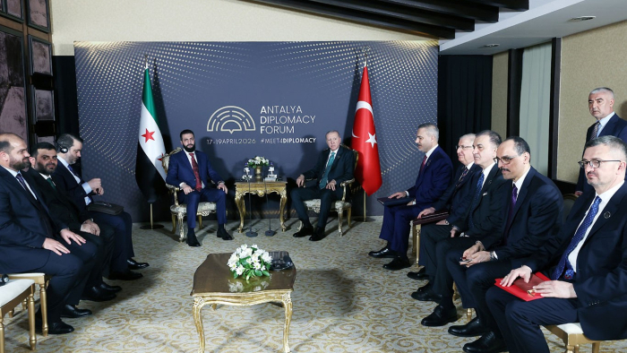 Erdoğan ile Ahmed Şara Antalya’da Kritik Zirvede Buluştu