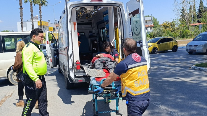 Minibüslerin çarpıştığı kazada sürücüler yaralandı