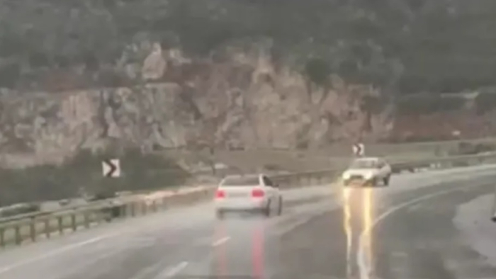 Kilometrelerce ters yönde ilerledi, kaza kıl payı atlatıldı